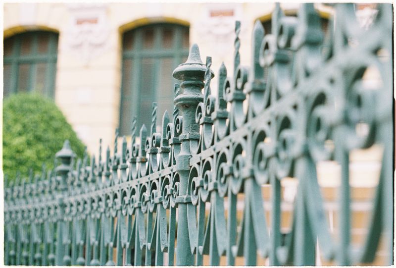Aluminum fence installation